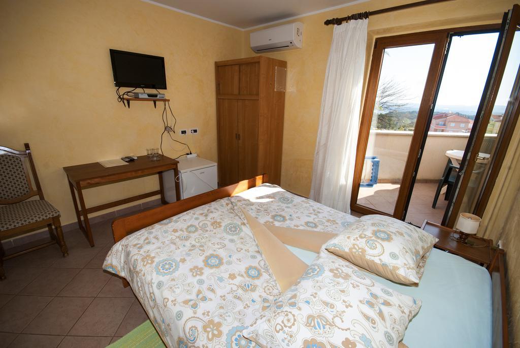 Guesthouse Villa Lena Premantura Room photo