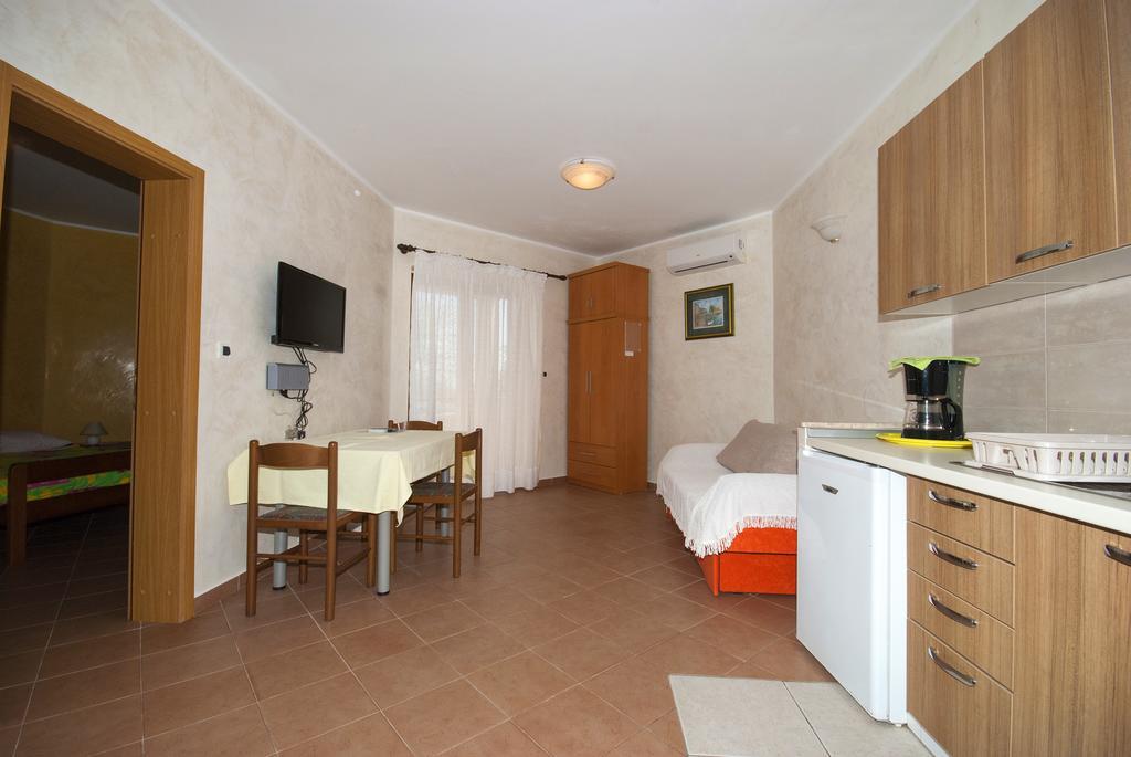 Guesthouse Villa Lena Premantura Room photo